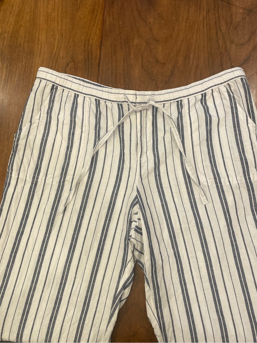 Liz Claiborne Linen White and Navy Stripe    Pants